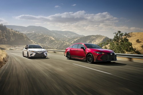 ¡Diversión para toda la familia! Los nuevos Toyota Camry y Avalon TRD tienen 301 hp
