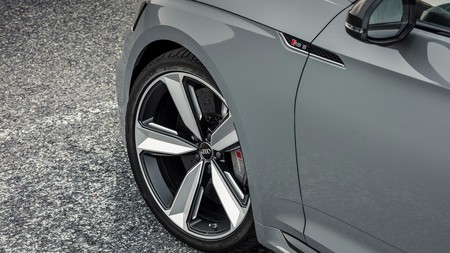 Los nuevos Audi RS 4 Avant y RS 5 Coupé ya tienen versiones Carbon Edition, más ligeras