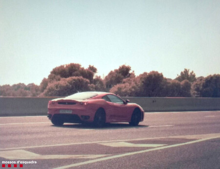 En un Ferrari F430 por la AP-7 a 216 km/h, ebrio y sin carnet de conducir: la última imprudencia pillada por los Mossos