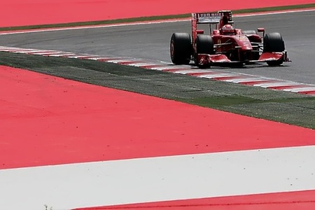 Ferrari reacciona en los libres del sábado