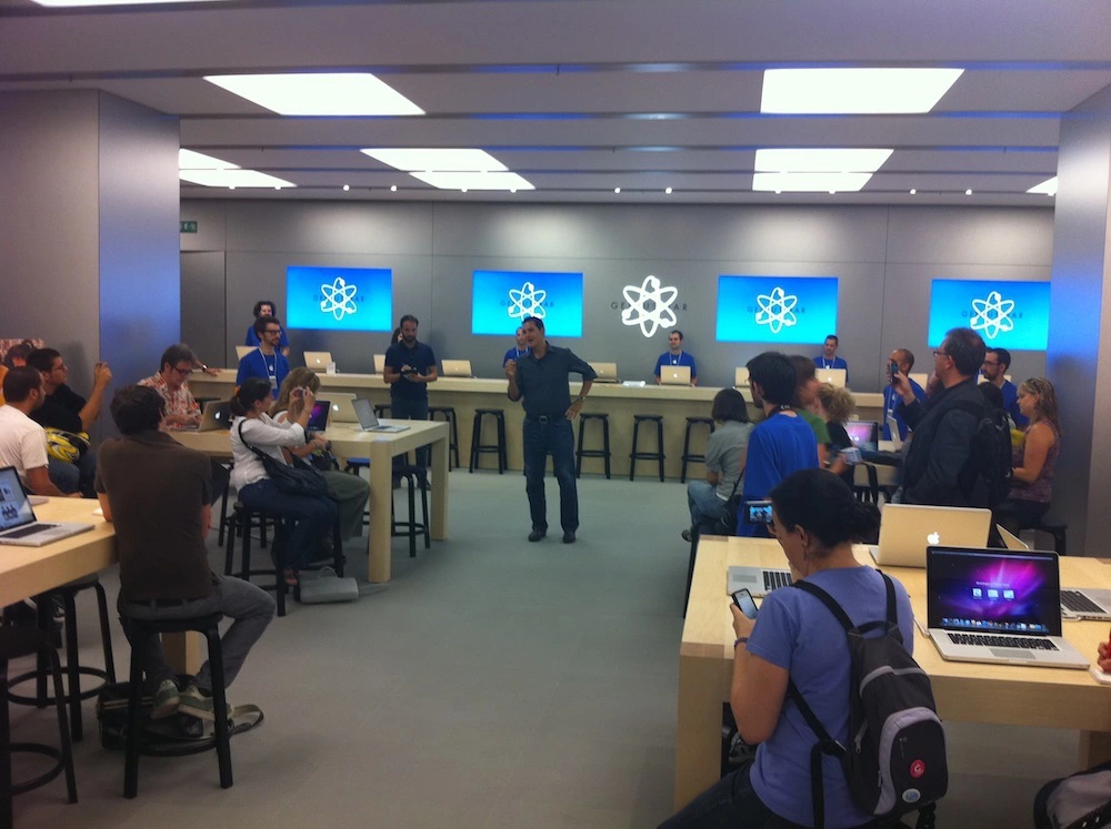 Foto de Inauguración Apple Store La Maquinista (29/93)
