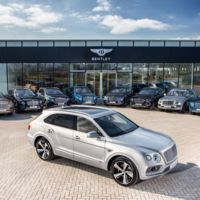 "Tengan, aquí están sus Bentley Bentayga First Edition"