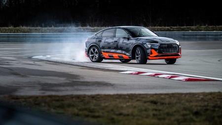 Audi E-Tron S lateral delantero