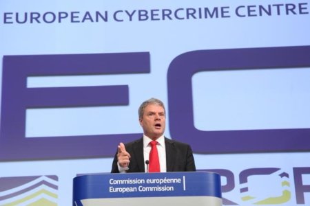 La Ciberpolicía de la Comisión Europea descarta que los cibercriminales tengan 16 años y lleven coleta