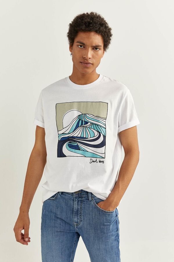 Camiseta blanca con estamapdo de olas