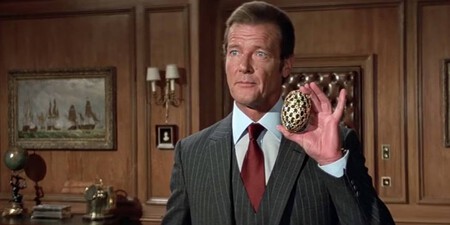 Roger Moore como James Bond