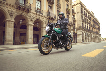 ¡Sorpresa! La nueva Kawasaki Z650RS aterriza en el mercado de las naked con 68 CV y una estética retro que enamora a primera vista