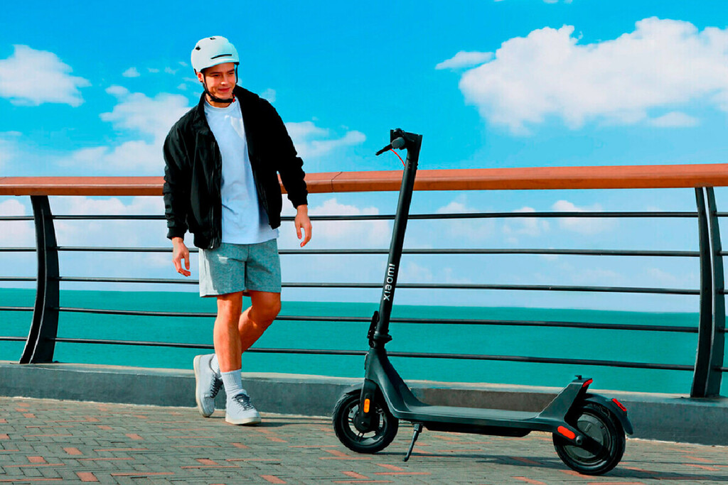 Con el calor del verano, mejor ir en patinete eléctrico que andar. Sobre todo con este Xiaomi plegable que cuesta casi la mitad si te das prisa 
