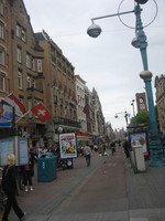 La avenida Damrak y la Bolsa (Ámsterdam)