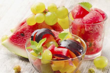 Menta y frutas frescas, una sana combinación de alimentos