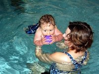 Algunos riesgos de la natación para bebés y niños