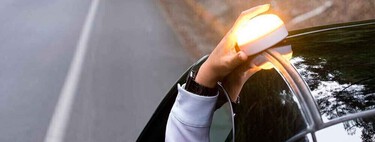 La Guardia Civil avisa: así debes guardar y usar la baliza V16 conectada en caso de emergencia