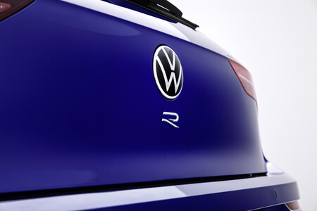 Volkswagen Golf R 2021 nos adelanta algunos detalles a horas de su presentación