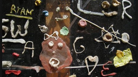 Gum wall, los chicles en Seattle son casi de museo, aquí nos cuesta bastante la broma