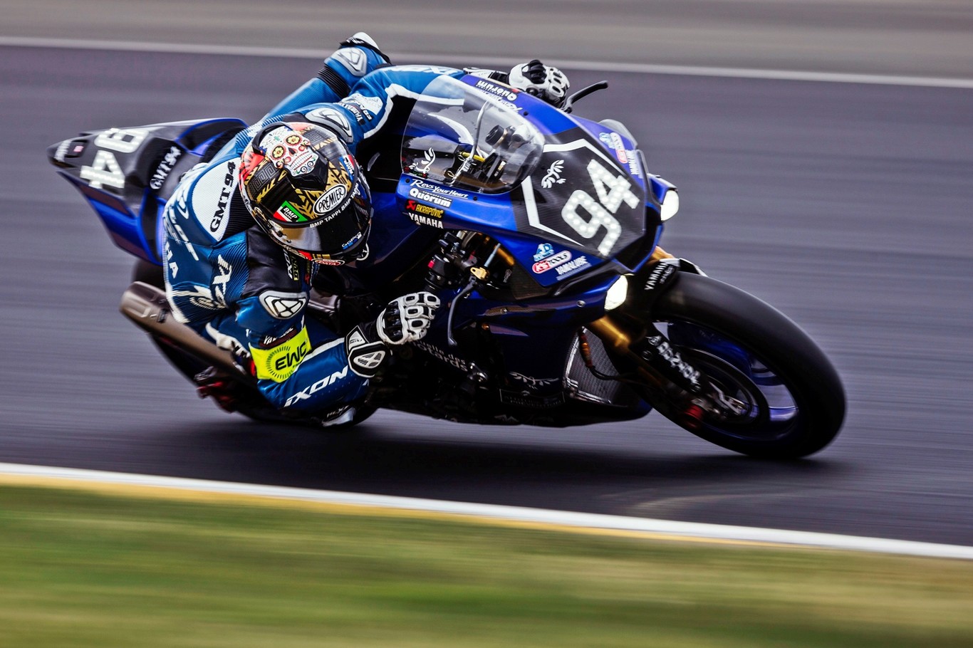 David Checa, Mike Di Meglio y Niccolò Canepa coronan al GMT94 Yamaha en las 24 Horas de Le Mans