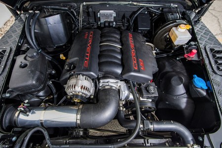 Este Land Rover Defender esconde un secreto: monta un motor Chevrolet V8 LS3