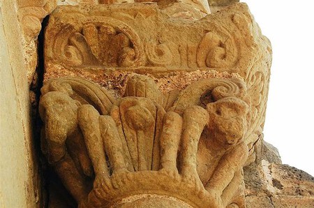 Capitel Con Monos