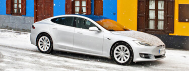 Ha llegado la borrasca Ingrid y la nieve: cómo el frío extremo roba hasta un 40% de autonomía en los coches eléctricos (y los trucos para recuperarla) 
