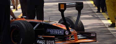 Los coches de F1 pudieron tener un enorme alerón en el morro, pero la FIA lo prohibió sin dar tiempo a probar si funcionaban