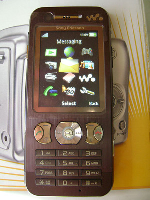 ¿El sucesor del Sony Ericsson W880?