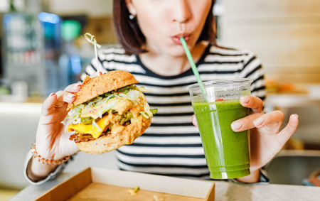 Comida rápida vegana, ¿es una opción mejor que la que contiene carne? Te mostramos algunas opciones saludables