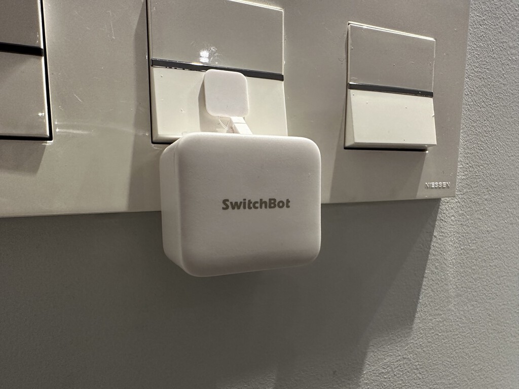 Así he automatizado cualquier aparato de casa con interruptor. Ahora puedo encenderlo desde el sofá