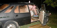 Saunaab, un Saab 900 convertido en sauna y barbacoa