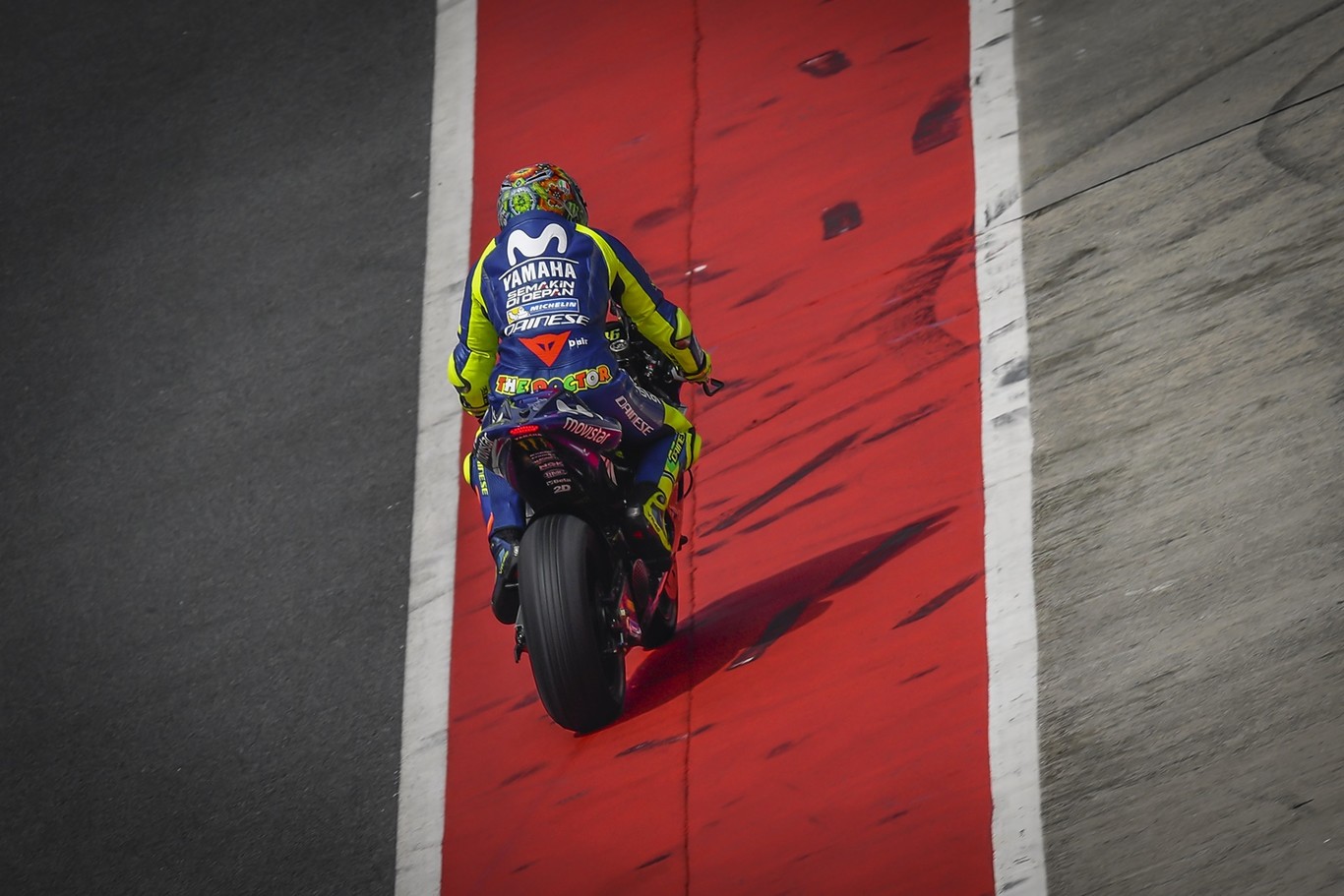 Las Yamaha vuelan a ritmo de pole el segundo día en Sepang y siguen los experimentos con los carenados