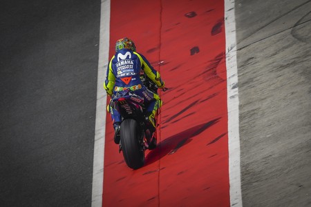 Las Yamaha vuelan a ritmo de pole el segundo día en Sepang y siguen los experimentos con los carenados