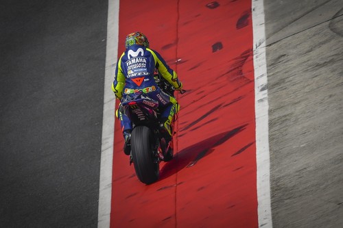 Las Yamaha vuelan a ritmo de pole el segundo día en Sepang y siguen los experimentos con los carenados