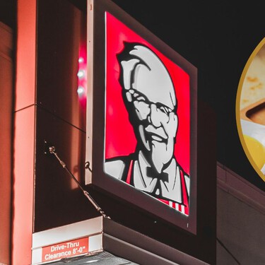 De dónde es el pollo de KFC: la historia detrás de su proveedor en México que probablemente ya consumes en casa