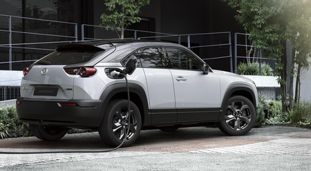 El Mazda MX-30 ya tiene precio en España: un SUV eléctrico con puertas suicidas y 200 km de autonomía desde 34.590 euros