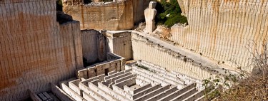 Parece Creta, pero está en una isla de España: este paisaje esculpido en piedra es de los lugares más sorprendentes y desconocidos