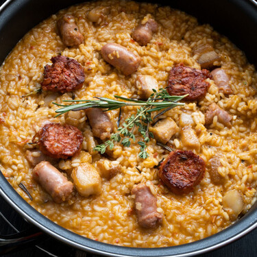 Si te sobra embutido navideño, la mejor manera de reciclarlo es hacer este clásico arroz a la zamorana 