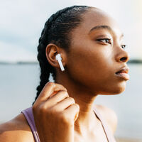 Se você tem fones de ouvido comuns, agora tem um tradutor universal: a nova mágica do Google que o iPhone só terá em 2026 