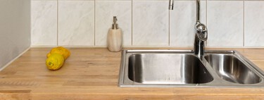 Cómo limpiar la grasa y el moho de los azulejos de la cocina: despídete de las manchas con solo dos ingredientes 
