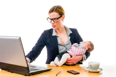 ¿Se te acaba el permiso de maternidad pero quieres seguir manteniendo la lactancia? Te contamos cómo hacerlo y qué debes tener en cuenta