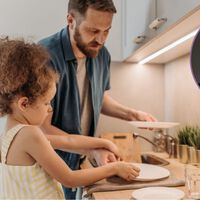 Daniel Amen, psiquiatra: "Si haces demasiado por tus hijos estás aumentando tu autoestima robando la de ellos"