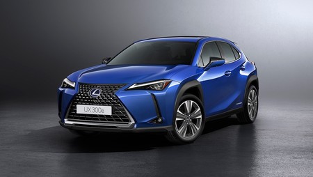 El Lexus UX 300e es el primer modelo eléctrico de la marca: hasta 400 km de autonomía