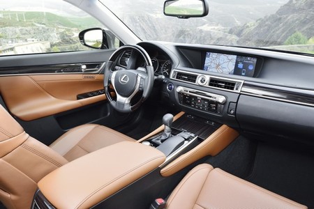 Lexus GS 300h interior