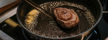 Saltear con mantequilla es delicioso, pero es importante empezar a cocinar después de que salgan burbujas