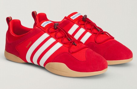 Bad Bunny Y Adidas Se Anotan Otro Gol Con Las Zapatillas Que Parecen Balerinas En Rojo Fuego Para Sumarle Calor A La Temporada