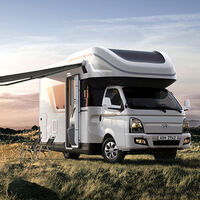 Así es la Hyundai Porest: una completa autocaravana que se alarga cuando está parada y con una cama que baja del techo