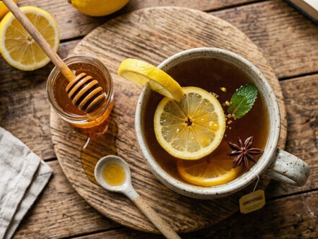 Miel con limón para la tos: un experto explica qué tan efectivo es este remedio casero