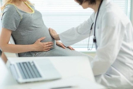 Crean una app que permitirá a los médicos calcular el riesgo de que una embarazada tenga parto prematuro