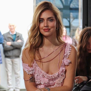 Las nuevas New Balance en color petit suisse son las zapatillas más coquette y románticas del momento 