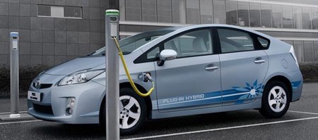 Toyota cede un Prius Plug-in para Castilla y León