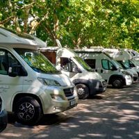 En este estupendo parking de Logroño puedes dormir gratis con la camper sin problemas, pero resulta que la policía se hincha a multas si no aparcas de esta manera