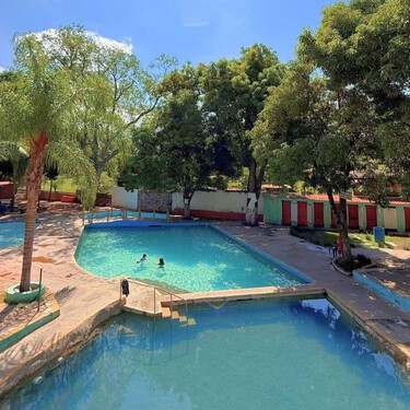 A solo 1 hora de Guadalajara está el balneario con entrada en menos de 100 pesos, aguas de manantial y zona para acampar 