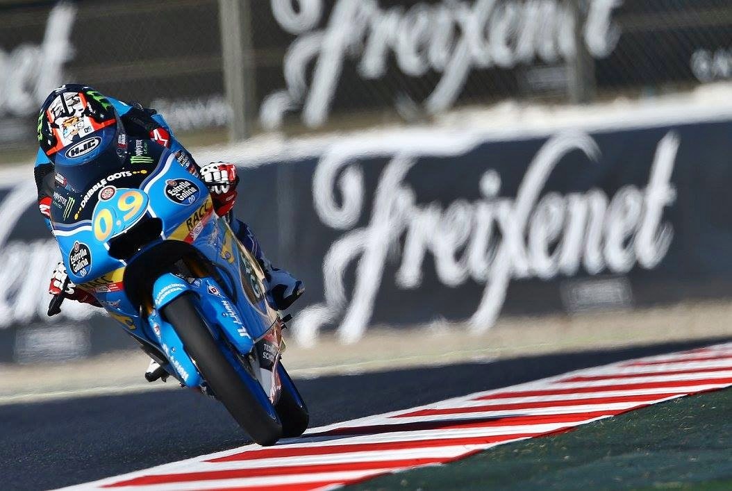Jorge Navarro consigue su primera victoria de Moto3 en una carrera épica